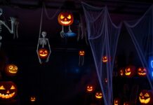 14 Impressive Garage Halloween Decorations garage halloween decorations